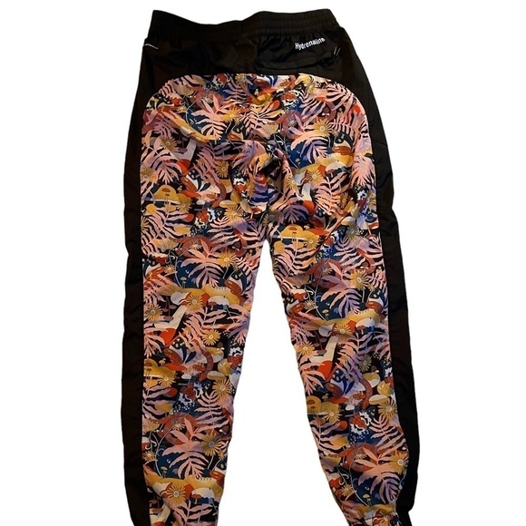 The North Face Women’s Hydrenaline Floral Print Joggers - Picture 3 of 9